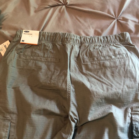 ✨LAST CHANCE FINAL SALE!!✨NWT Built-in-Flex Gray cargo pants by Old Navy - Picture 5 of 8